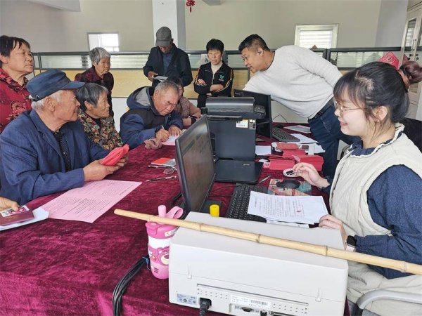 启远网 “暖心为民 送证到家”——潍坊市峡山区开展下乡补领（办）结婚证工作