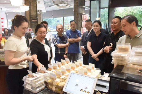 至德投资 劳模工匠现场“把脉问诊”，助力老字号焕发新活力