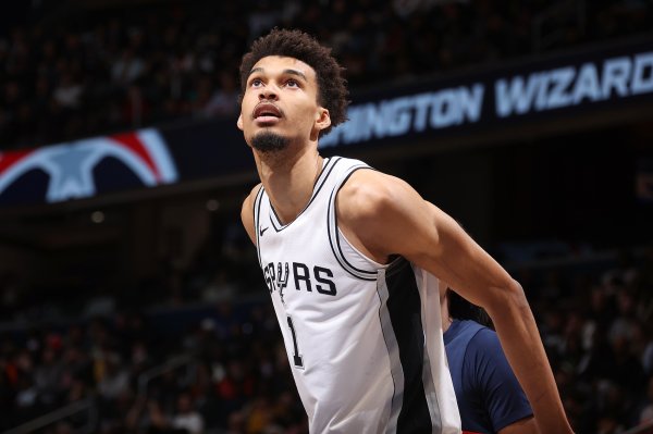 指盈配资网 张佳玮谈马刺: 第二场证明没了文班球队也能赢球 比第一场更动人