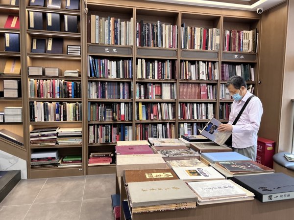 九龙证券配资 旧书新知·书香上海丨福州路401号，淘书收书“一条龙”